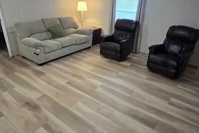 Image de Surrounded by nature 3/2 private home nestled in the woods.