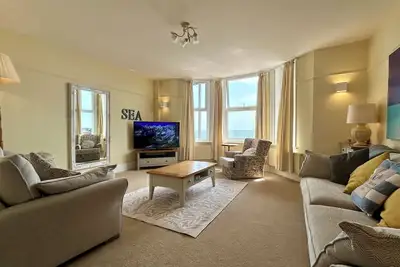Image de Seaside Bliss – Ground Floor 2-Bed Apartment with Stunning Sea Views