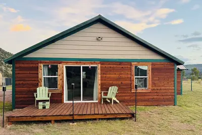 Image de Ride the trails, reel in the fun, relax in the mountains at this Cozy Cabin