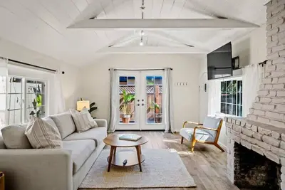 Carmel Cozy Cottage | Room for 4