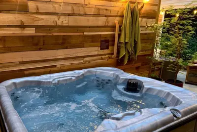 Image de Redwoods, Private Hot Tub, Patio and Apartment, Rain Shower, King Beds - Arcata