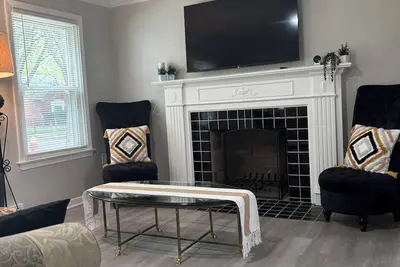 Image de 2br 3 Queen Kitchen Safe & Quiet 10 min from Dwntn smart’s tv wifi Ac