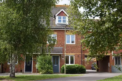 Image de Solent Stay – 3-Bed Townhouse in Lee-on-the-Solent | Ideal for Work or Family Trips