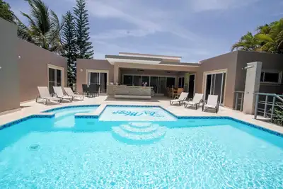 Image de Luxury Caribbean 5br Villa – Private Pool, Bbq & Ocean Breezes