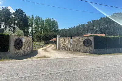 Image de Adorable traditional and functional Farm House.