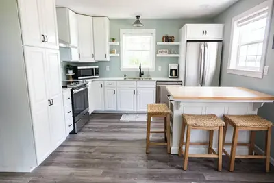 Image de New! Fully furnished & fully stocked 2-bedroom 1 bath home in Stevens Point.