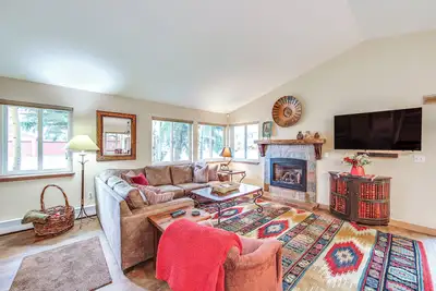 Image de Walk to Ski Shuttle: Dtwn Frisco Gem w/ Fireplace!