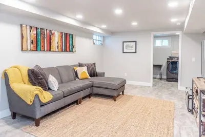 Image de Stunning, Newly Renovated, 3-Br Apartment in Billings