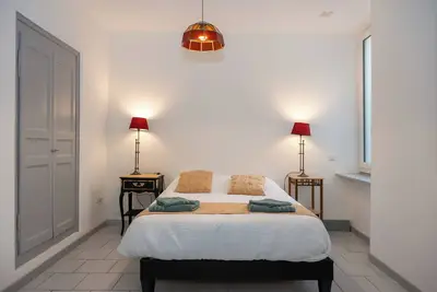 Image de Grand duplex 8 personnes vue sur la montagne et le Rhône avec extérieur, parking