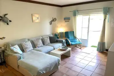 Image de Maison de vacances côtière avec piscine partagée