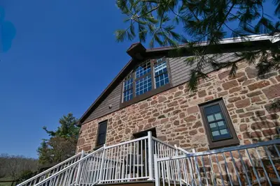 Image de An old mill from the 1800`s has been renovated into a Mill House with three Suites - two with private entrances