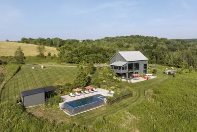 Image de Graybarn-Copake Lake: Pool | Hot Tub | Luxe Barn