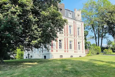 Image de Castle with private garden, Jacuzzi, hiking and biking trails for family/friends group