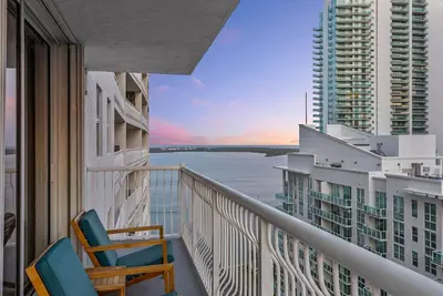 Image de Brickell Bayview Balcony Pool  Free Parking