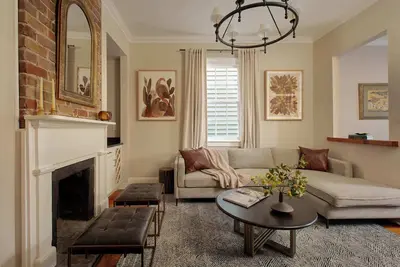 Image de Charming, Historic Restored Home | Whitefield Sq