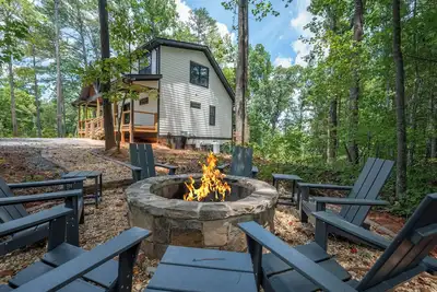 Image de Family-Friendly Firepit Cabin: Game Room, Near Trails & Tubing in Ellijay.