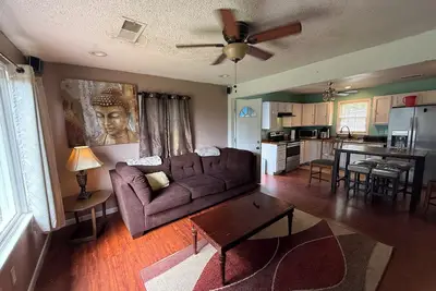 Image de 3-bedroom house in charming Kannapolis with Ac