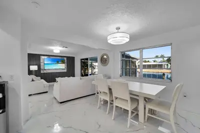 Image de Welcoming 3-bedroom new house, pool table& dock!