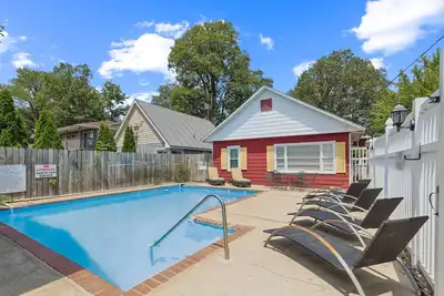 Image de New! Dave's Last Resort - Long Stay Discount -  Poolside Cabin 4