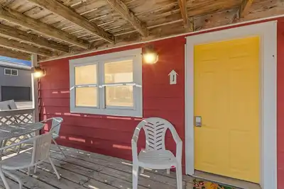 Image de New! Dave's Last Resort Poolside - Long Stay Discount - Charming Cabin 1