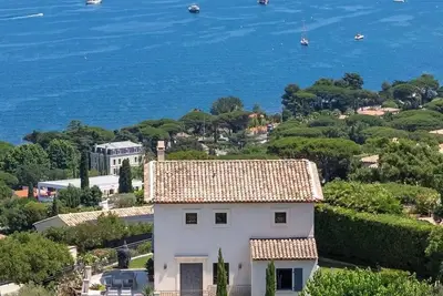 Image de Villa avec piscine et vue mer à Gassin, domaine privé proche Saint-Tropez