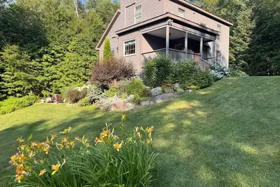 Image de Private and cozy ski chalet w/hot tub & fireplace - four mountains w/in 30 mins.