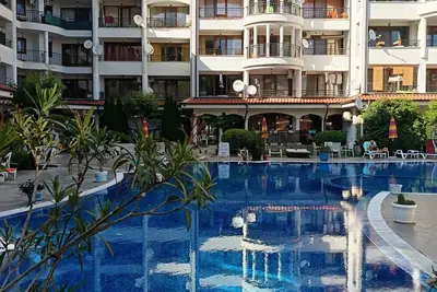 Image de Aura Blu-spacious studio with majestic double-view balcony in excellent location