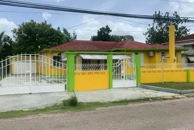 Image de Jamaica Santa Cruz Guest House, 5 minutes away from the town of Santa Cruz