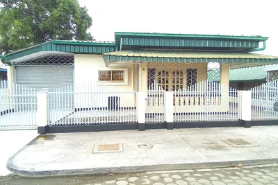 Image de A lovely home in a quiet neighborhood