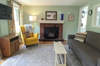 Image de Sunset Circle: A Family-Friendly Cape Cod Escape on John’s Pond