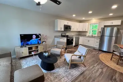 Image de Downtown Liberty’s New Modern Cozy 4 Bed Townhome