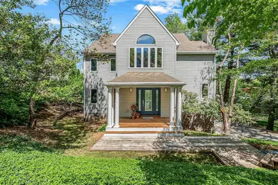 Image de Family Comfort & Hokie Spirit - 1. 5 Miles to Campus and Downtown Fun!