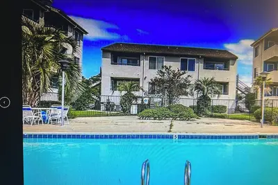 Image de Charming 2Bd. waterfront living, pool, fitness rm. in serene Slidell