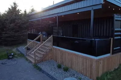 Image de The Woodlot Cabin # 1(Coyote Den) Hot tub, cold plunge close to Cavendish