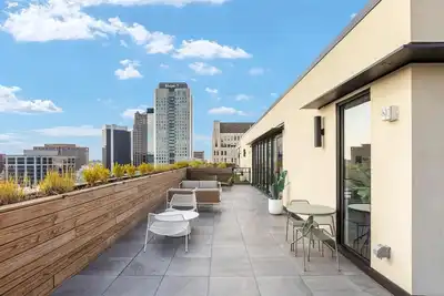 Image de Luxury. Downtown. Views. Rooftop. Walk Anywhere.