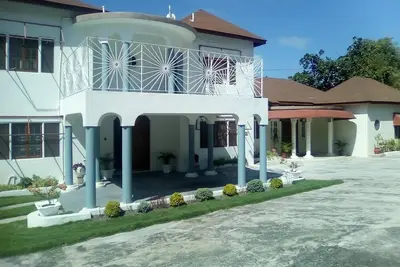 Image de Self contained 1 bedroom apt. Long/short term rentals, weeks and monthly. <br>