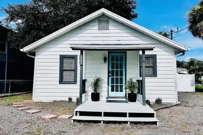 Image de Waterfront Cottage with private canal. Access to Weeki Wachee River. Rv welcomed.