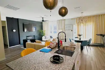 Image de Spacious Charming 4 Bedroom Elegant Luxe Escape Home in Glenn Heights.