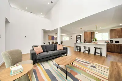 Image de Spacious 4b/4. 5b house in quiet East Dwn Twn neighborhood. Private parking