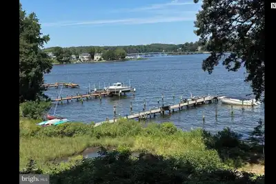 Cozy Edgewater Retreat — Dock Access & River Views