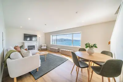 Image de Oriental Bay Waterfront - Private Lower Suite