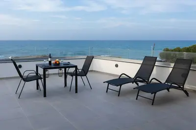 Onar Seaside Experience\nIdeal Apartment for a Seaside Getaway