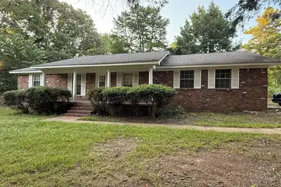 Image de Charming, newly renovated 3-bedroom house just minutes from downtown Oxford.
