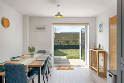 Image de Modern Home in Dartmouth, Private Parking & Garden