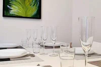 Image de Appartement 3 chambres avec cour sécurisée à 6 minutes à pieds du centre ville!