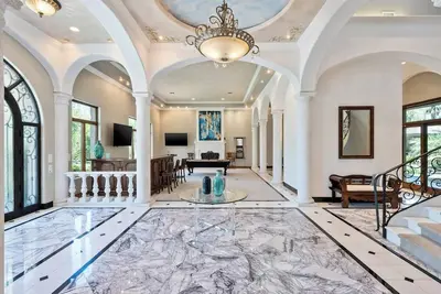 Image de 7br + Bonus | Phoenician Mansion | Pool & Hot Tub