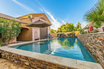 Image de Desert Paradise Retreat | Luxe 5br w/ Pool in Mesa
