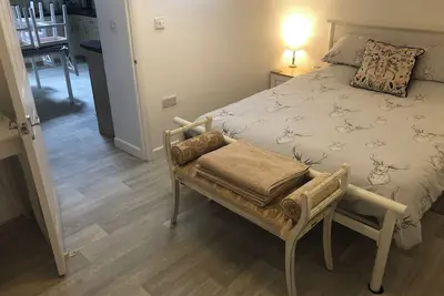 Image de Historic clifftop house with stunning lighthouse views, large rooms, sleeps 6-8*