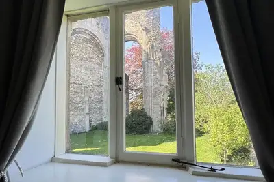 Image de Cosy Cottage Overlooking Malmesbury Abbey