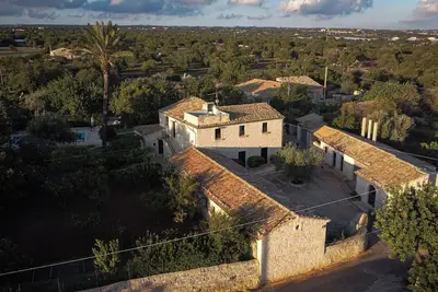 Image de Charming farmhouse nestled in the Iblea countryside. Pet Friendly